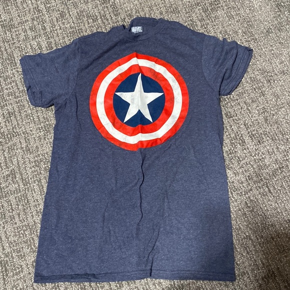 Captain America shirt size small good condition - Picture 1 of 1